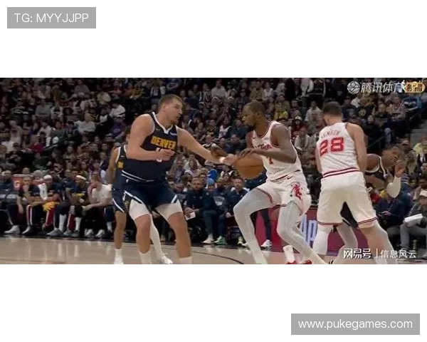 约基奇赛前与球迷互动，秀足球脚法引全场欢呼